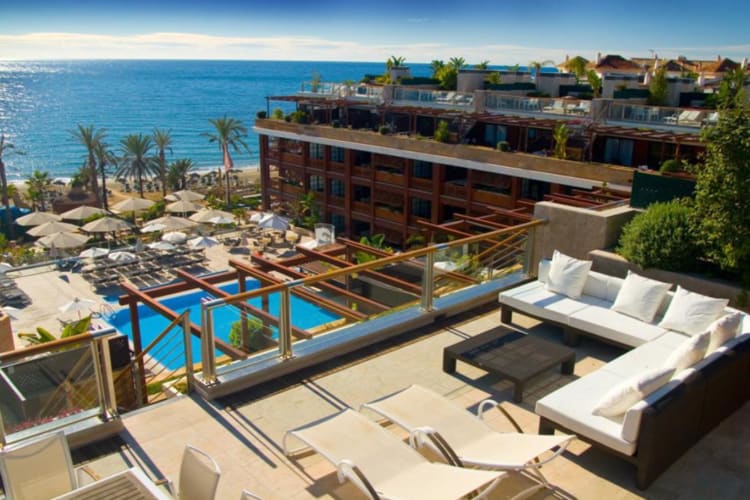 Hotel and pool